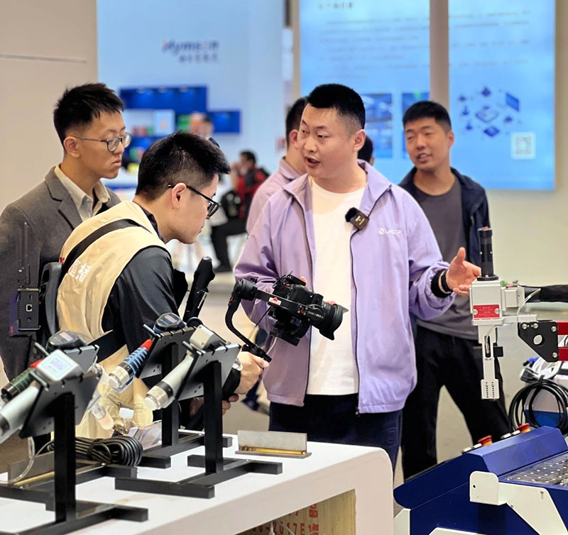 2024慕尼黑上海光博會(huì)現(xiàn)場(chǎng)-騏麟激光焊接槍新品系列揭開(kāi)神秘面紗.jpg